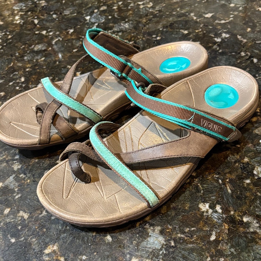 Vionic Mojave Vibram Sandals! 9.5